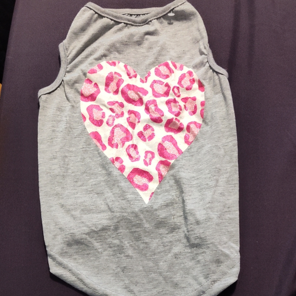 💜5/$25.00💜Large Stylish Gray Dog Tank with Pink Leopard Heart
